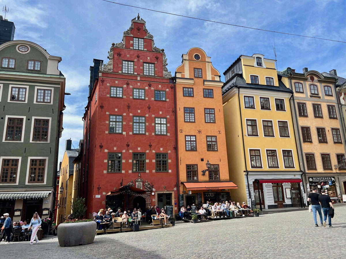 Die farbigen Giebelhäuser am Stortorget in Gamla Stan